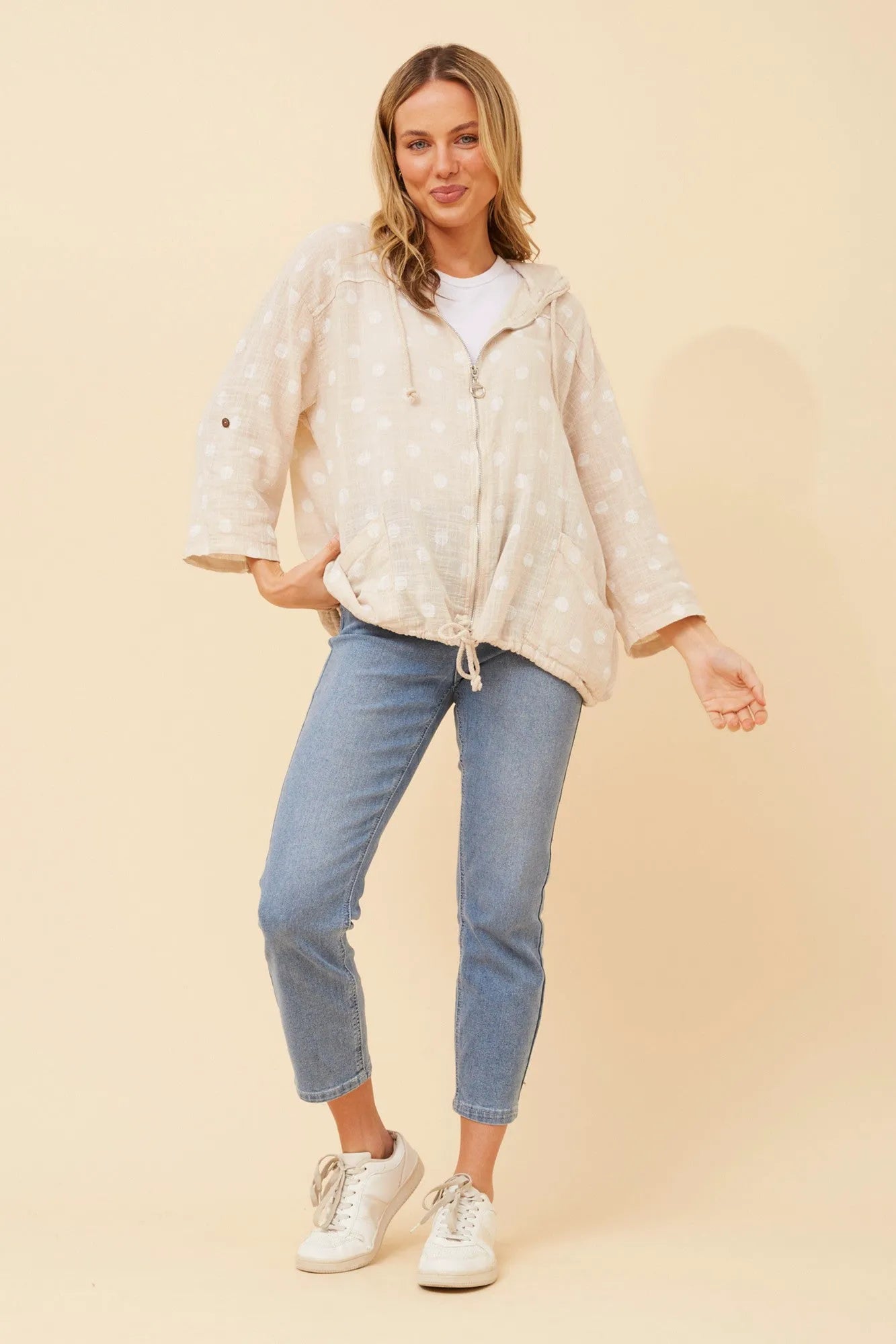 Beige/White